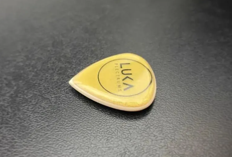Layered Shield Plectrum – Ultem Peek Guitar Pick for Guitarists