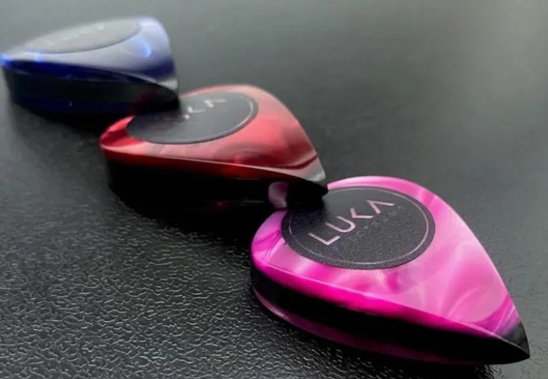 Triple Layer Kirinite PEEK Teardrop Guitar Pick
