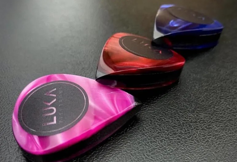 Triple Layer Kirinite PEEK Teardrop Guitar Pick