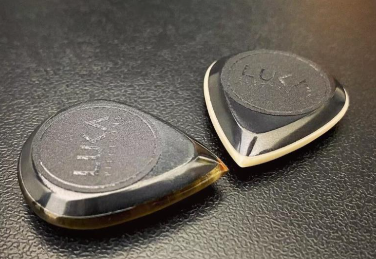 Triple Layer Jazz Guitar Pick – PEEK ULTEM UHMWPE TORLON Material, Enhanced Grip, Durable Sound