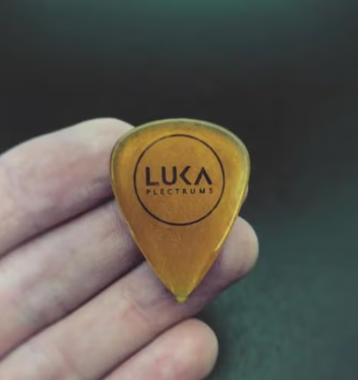 Teardrop Guitar Pick: Torlon Ultem Hybrid Plectrum