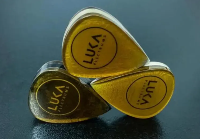 Layered Teardrop Guitar Pick – Ultem with PEEK or UHMWPE Core
