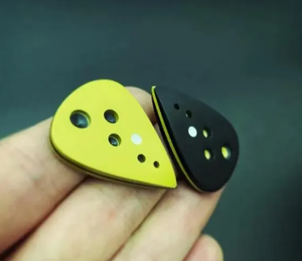Teardrop Guitar Pick – Torlon PEEK Vespel Hybrid, Grip Holes, Professional Tone