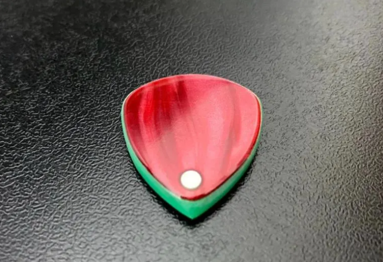 Colorful Kirinite Flow Guitar Pick – UHMWPE, PEEK, Ultem or Torlon Core, 8 Colors