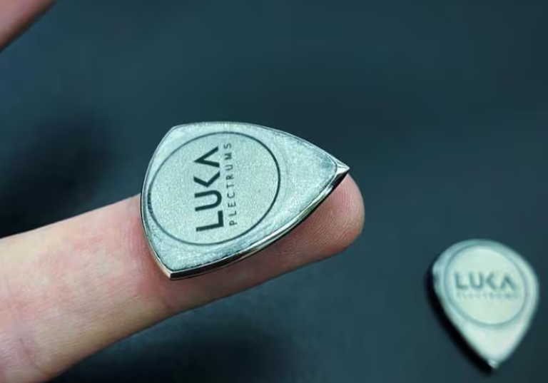 Titanium Polycarbonate Hybrid Guitar Pick, Jazz Flow Shape, Silvera Plectrum